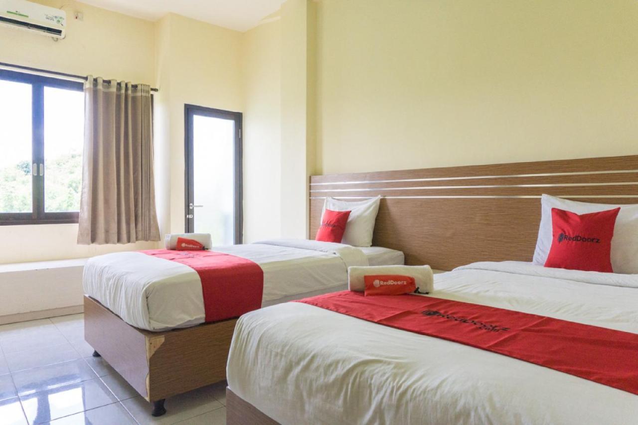 Hotel Reddoorz @ Tambolaka Sumba Lokokaki Esterno foto